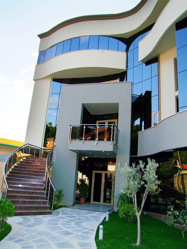 Green House Hotel & Restaurant Тирана Экстерьер фото