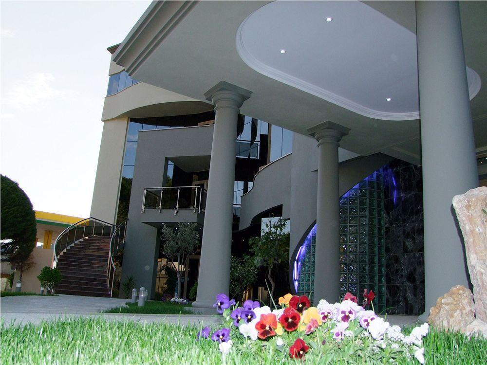 Green House Hotel & Restaurant Тирана Экстерьер фото