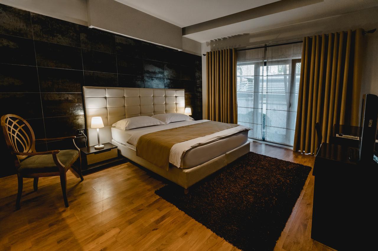 Green House Hotel & Restaurant Тирана Экстерьер фото