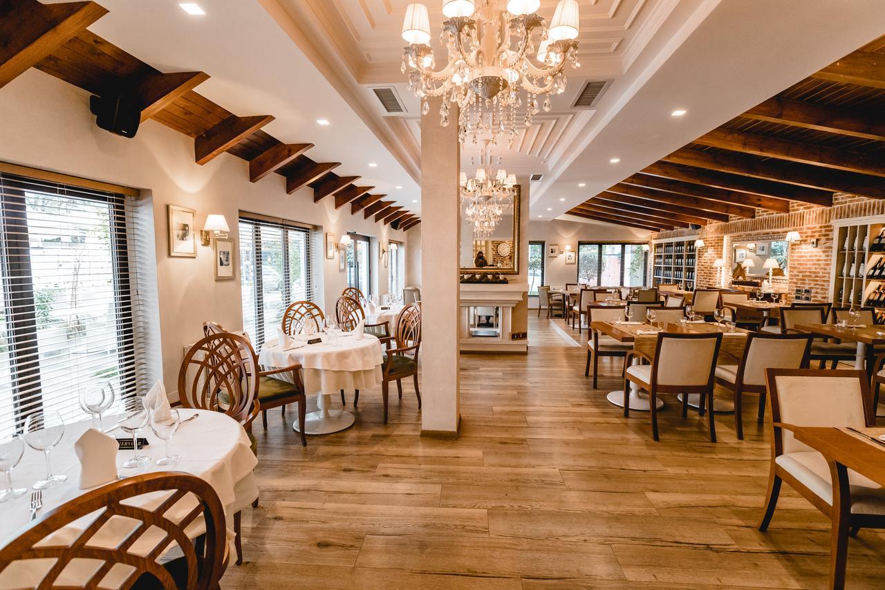 Green House Hotel & Restaurant Тирана Экстерьер фото