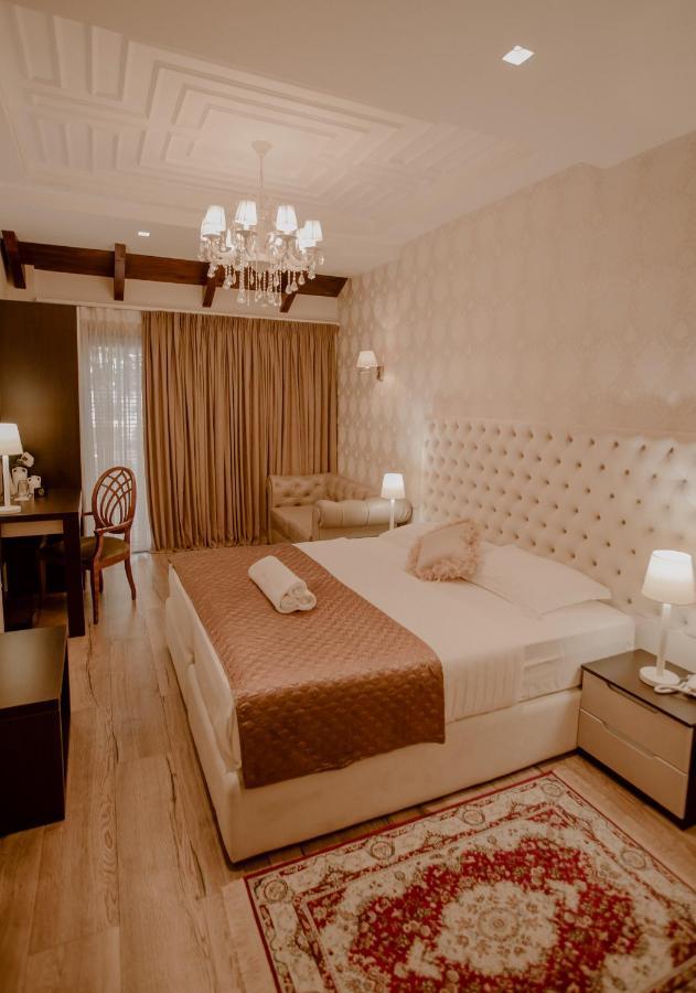 Green House Hotel & Restaurant Тирана Экстерьер фото