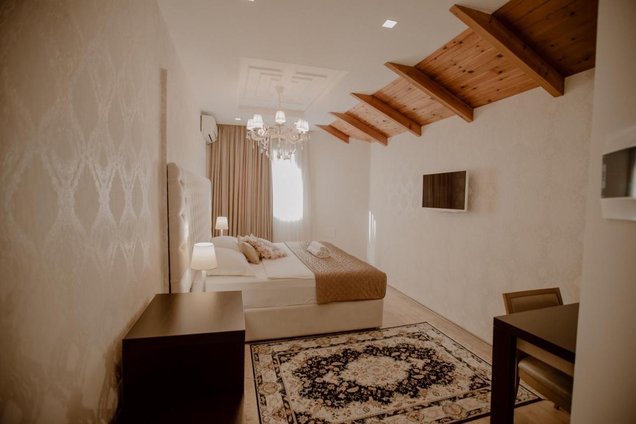 Green House Hotel & Restaurant Тирана Экстерьер фото
